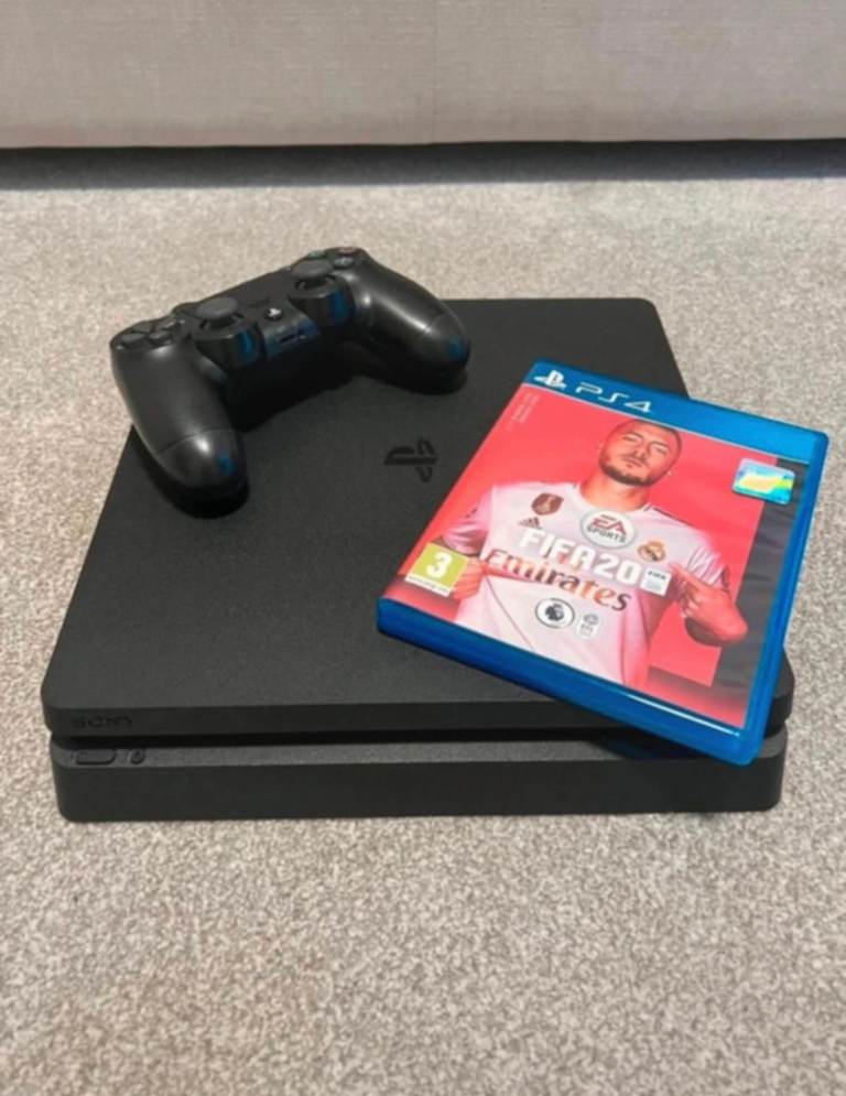 PlayStation 4 with FIFA 20