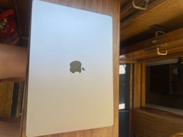 Apple MacBook Pro 16-inch (2021) M1 Pro 16GB RAM 1TB SSD - Excellent condition, with box!