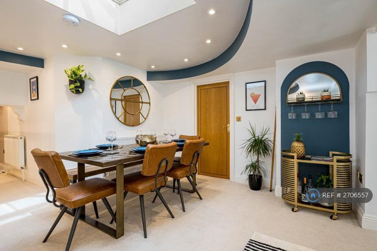 2 bedroom flat in Owls Road, Bournemouth, BH5 (2 bed) (#2706557)