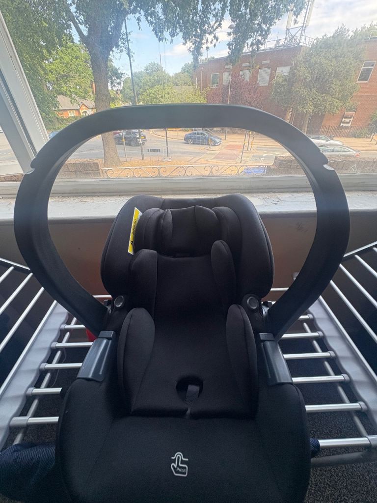 Black Baby Car Seat – Good Condition