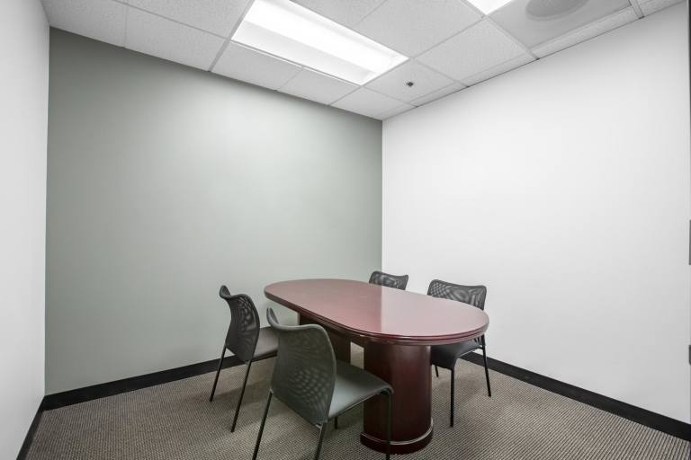 Gloucester - GL1 2FB \ Office Space for Rent with 4 Desks