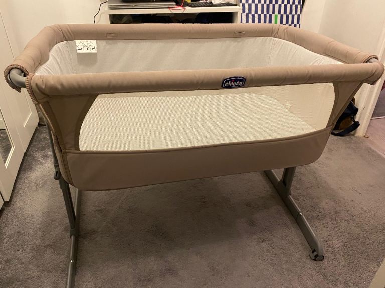 Chicco Next2Me Bedside Crib Cot – Great Condition 
