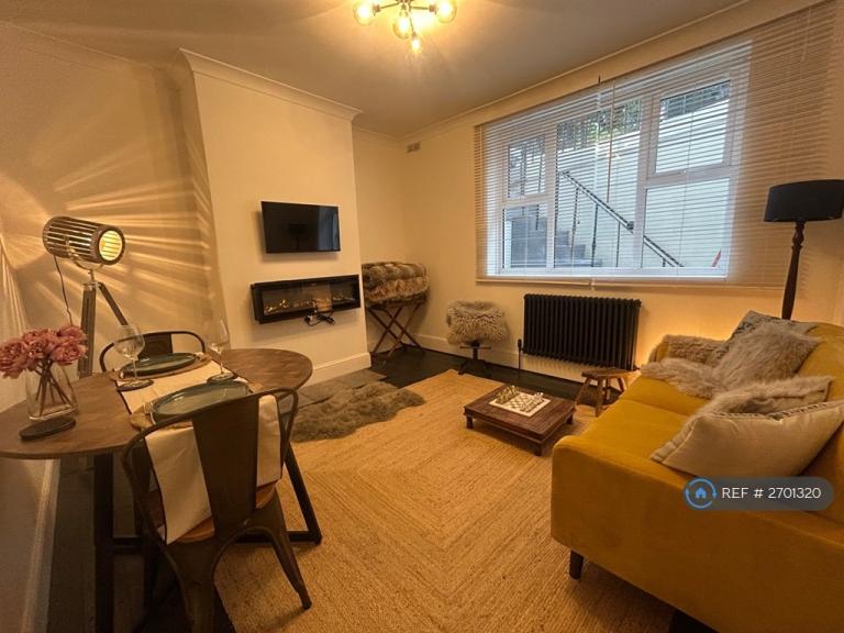 1 bedroom flat in Wakefield Road, Brighton, BN2 (1 bed) (#2701320)