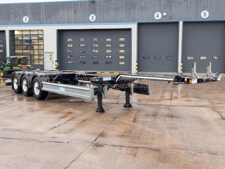 D-TEC GOOSENECK SLIDING SKELETAL TRI AXLE TRAILER