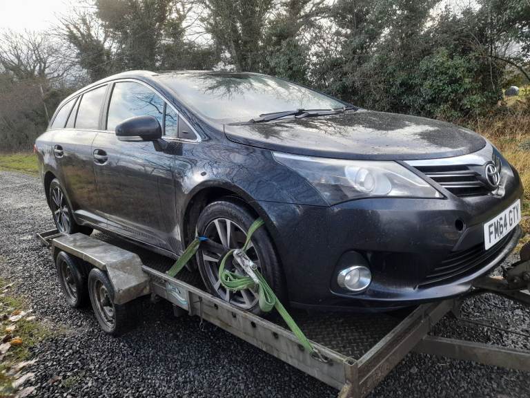 Breaking 2015 avensis black