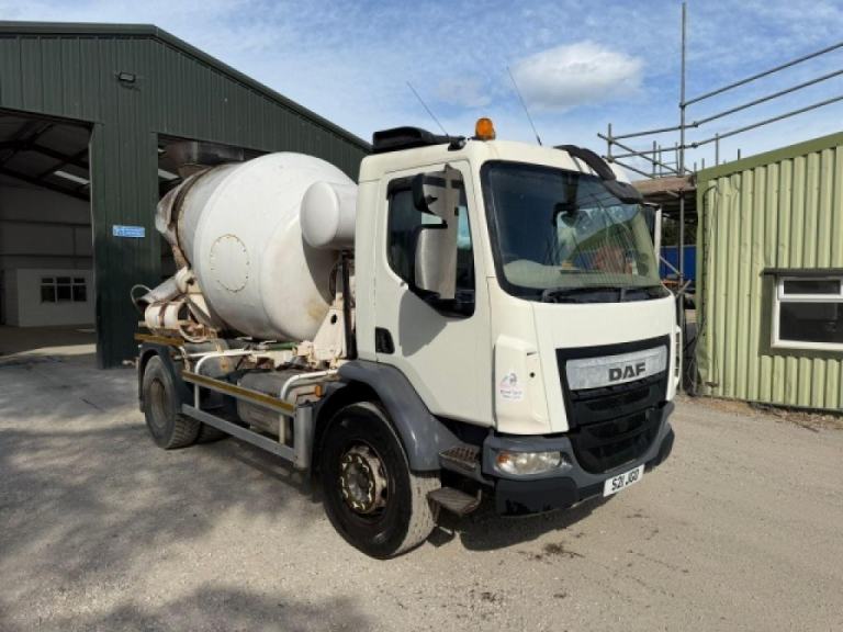 DAF LF 220 4x2 MANUAL CONCRETE MIXER