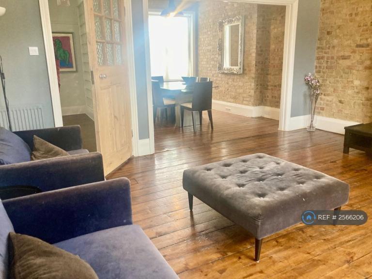 2 bedroom flat in Wimbledon, Wimbledon, SW19 (2 bed) (#2566206)