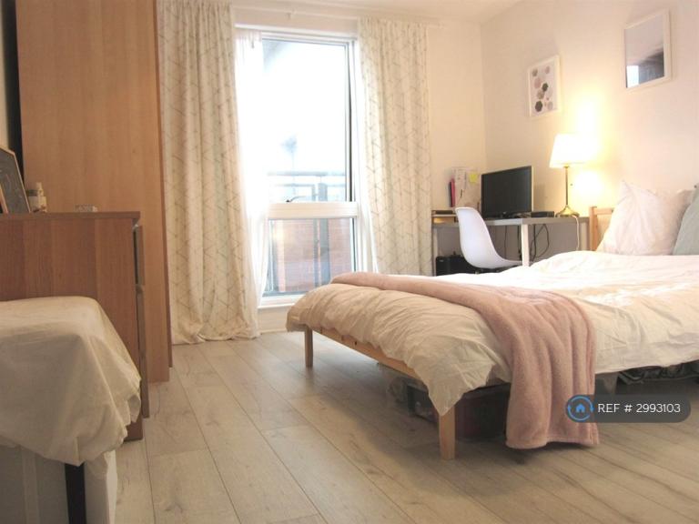 2 bedroom flat in Melia House, Manchester, M4 (2 bed) (#2993103)