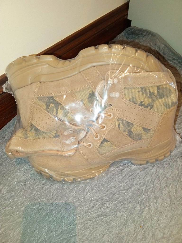 New Desert Camo Combat Boots – Size 8