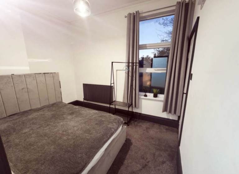 2-Bedroom Flat | Furnished | Kitchen | Parking | Sandford Road, Edit Moseley, West Midlands-B13