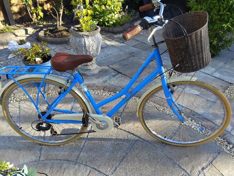 Blue Hybrid Bike with Basket and Rear Rack – Good Condition