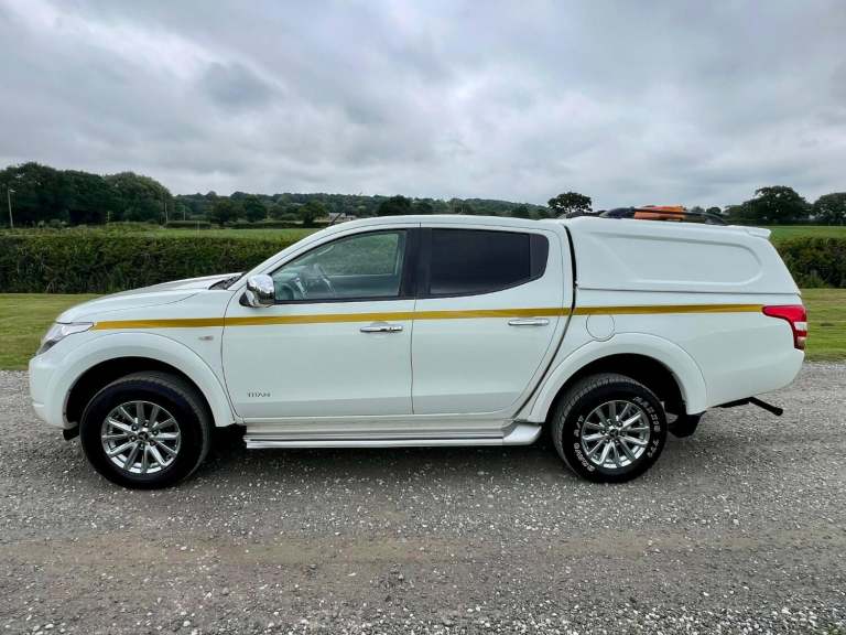 MITSUBISHI L200 2.4 DI-D Titan DOUBLE CAB White Manual Diesel PICK UP 2017