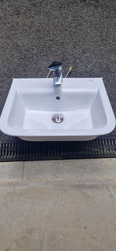 2x Roca Bathroom Sinks (£30/each)