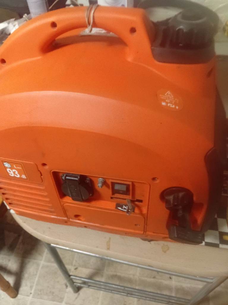 PETROL SUIT CASE GENERATOR SK2000W  240V OUTPUT CAN SEE WORKING 