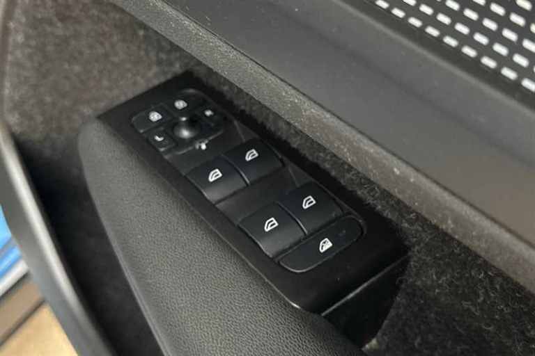 2021 Volvo XC40 1.5 T5 Recharge PHEV R DESIGN Pro 5dr Auto ESTATE PETROL/ELECTRIC Automatic