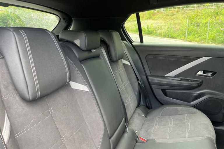 2025 Vauxhall Astra 54kWh Ultimate Hatchback 5dr Electric Auto (156 ps) Hatchback Electric Automatic