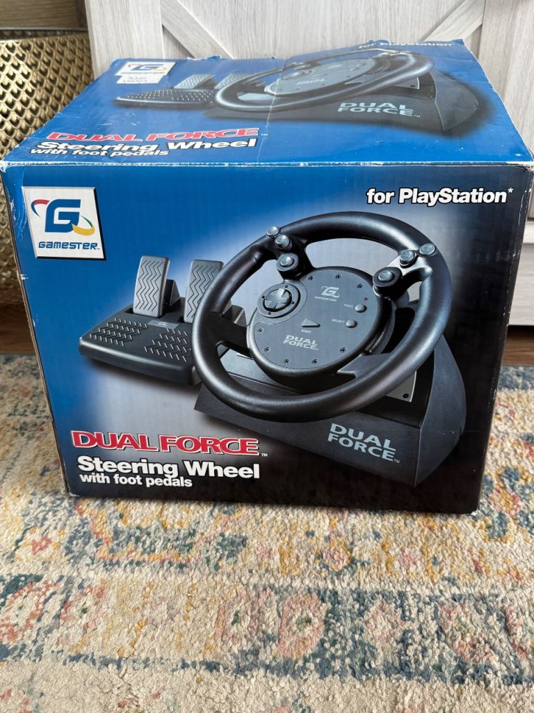 Gamestar Dual Force Steering Wheel with foot pedals 