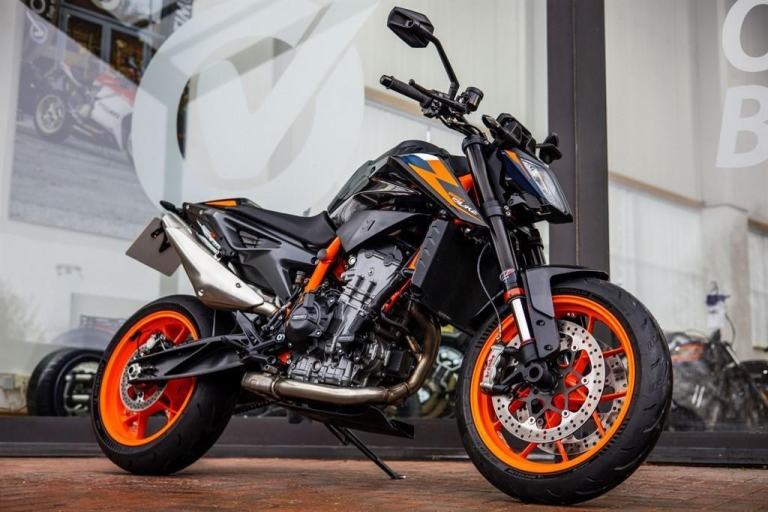 KTM Duke 890R ! TRACK & TECH ! LOW MILES ! STUNNING