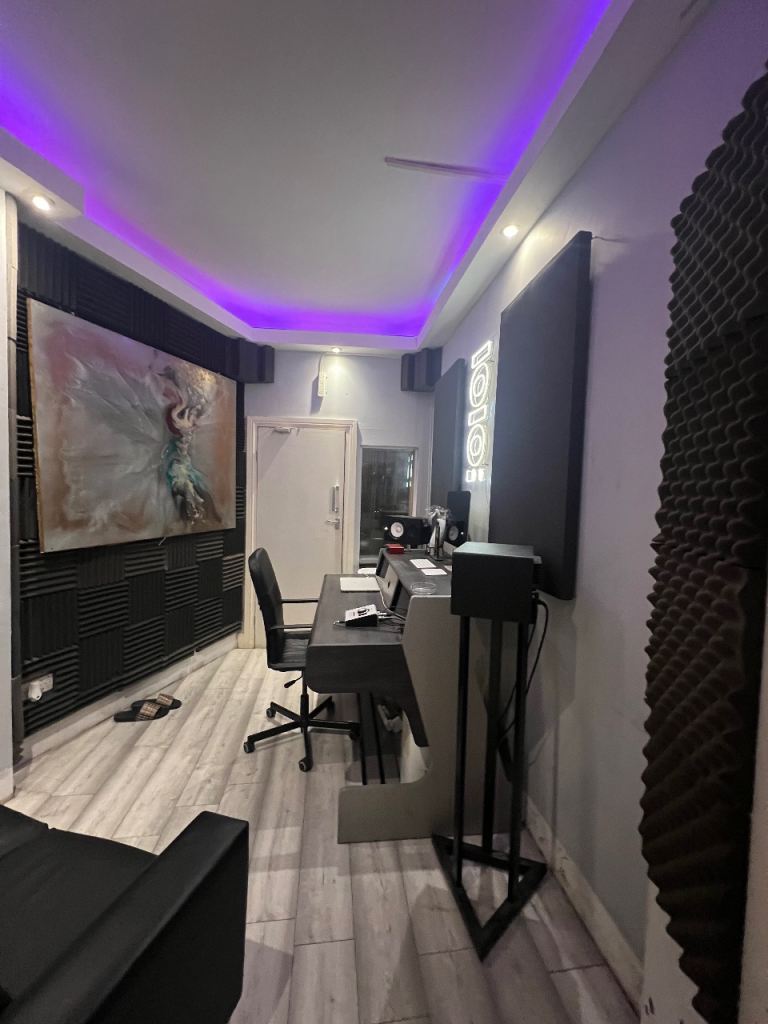 Music studio w/ large Booth. 24/7 access 