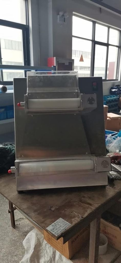 Commercial dough roller brand new top quality cafe pizza restaurant 