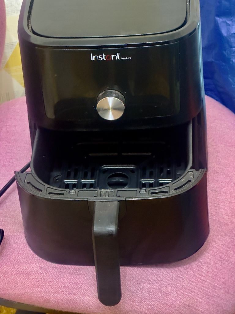 Instant Vortex 6 Air Fryer 5.7L 1450-1700W Black with Basket