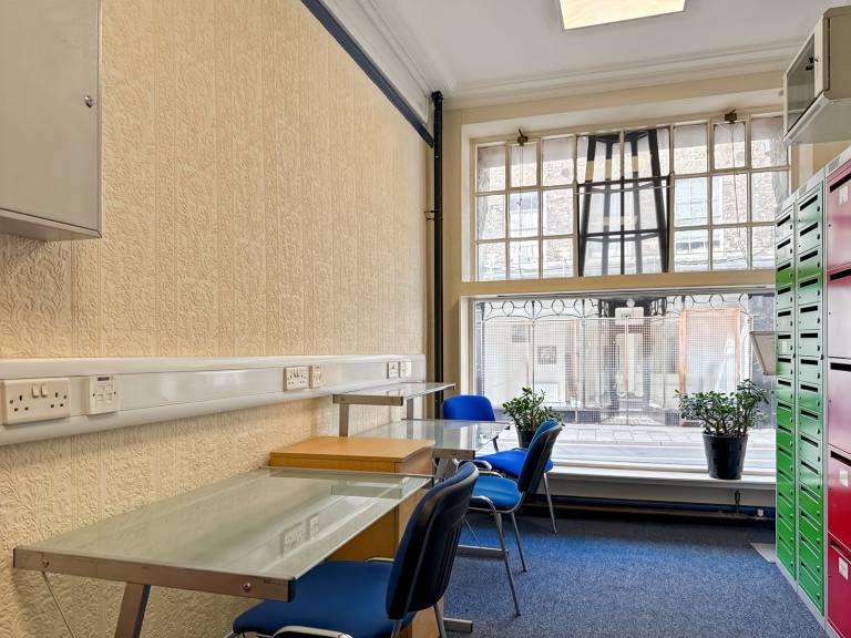 Great Yarmouth - NR30 1RR \ Secure an Office with 5 Workstations