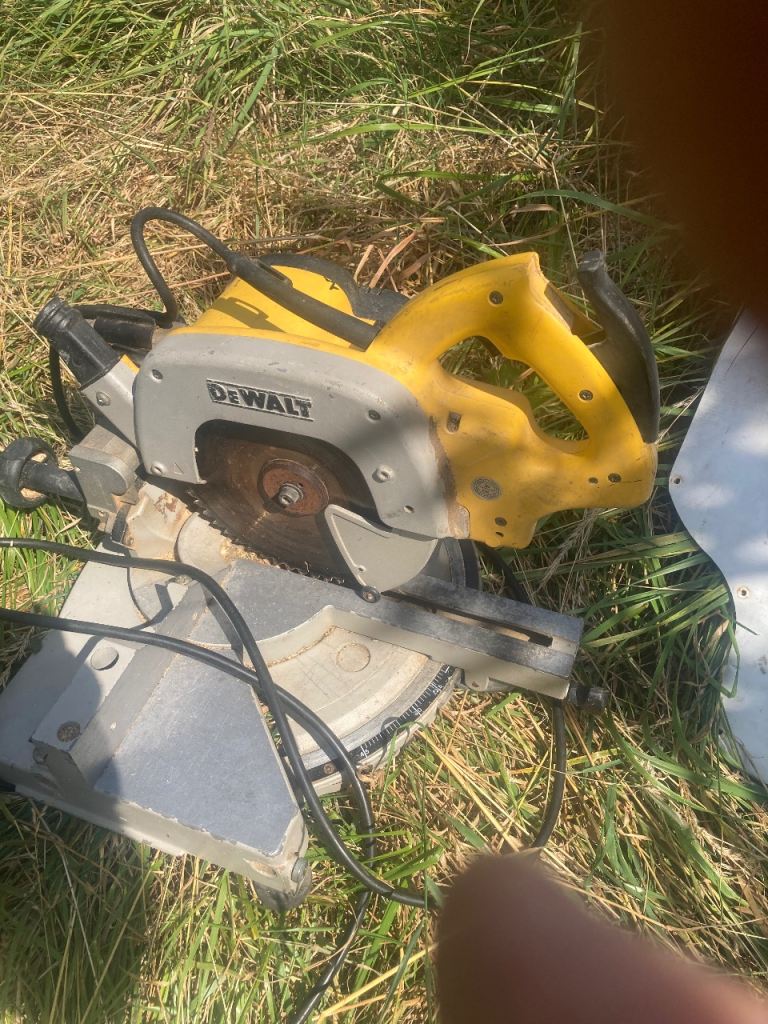 DEWALT DW777 Mitre Saw – 240v Electric Chop Saw