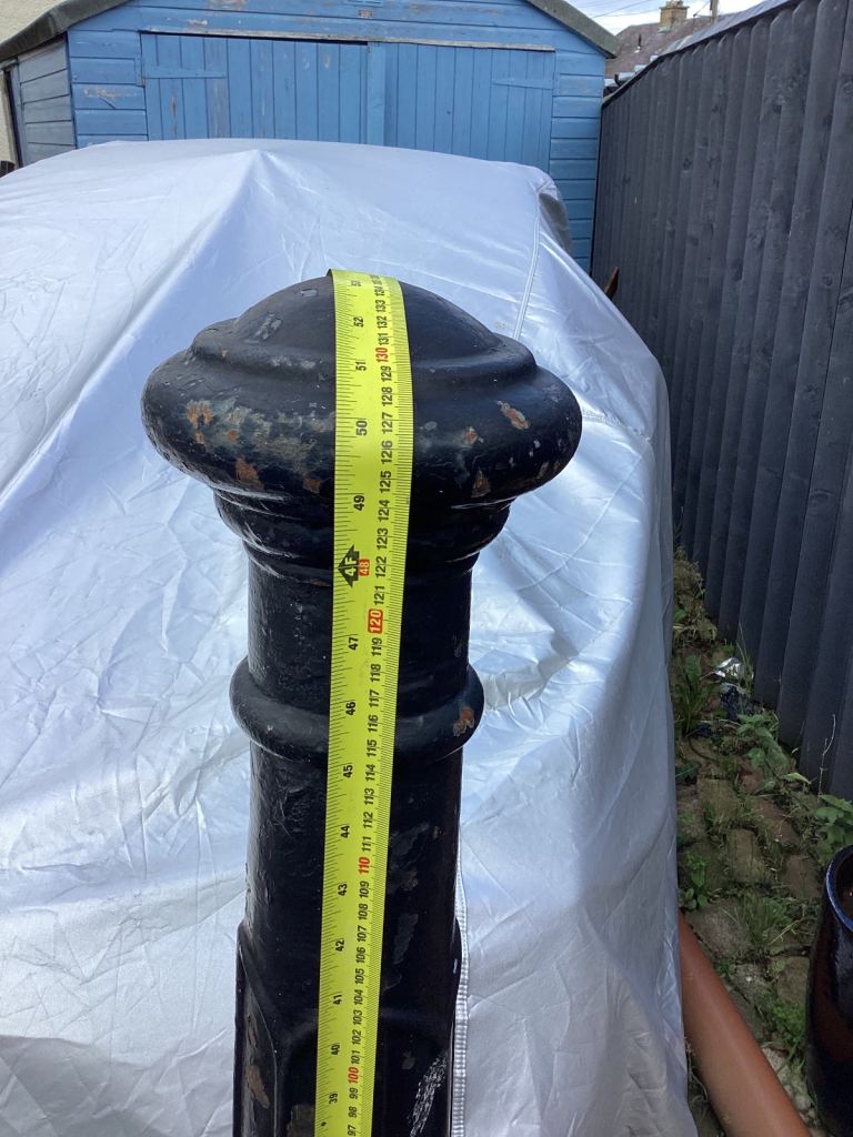 BOLLARD , EXTREMELY HEAVY CAST IRON VINTAGE BOLLARD 