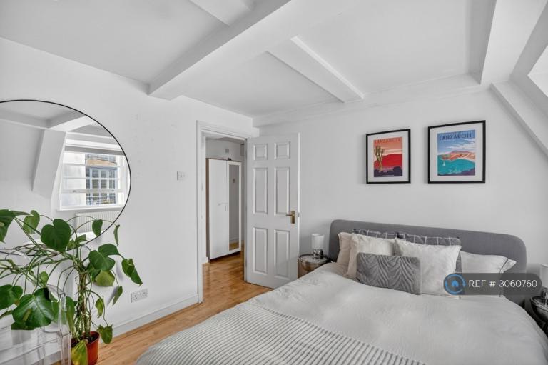 1 bedroom flat in Tooley Street, London, SE1 (1 bed) (#3060760)