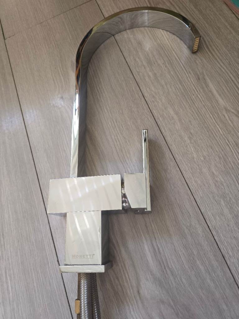 Chrome kitchen tap 