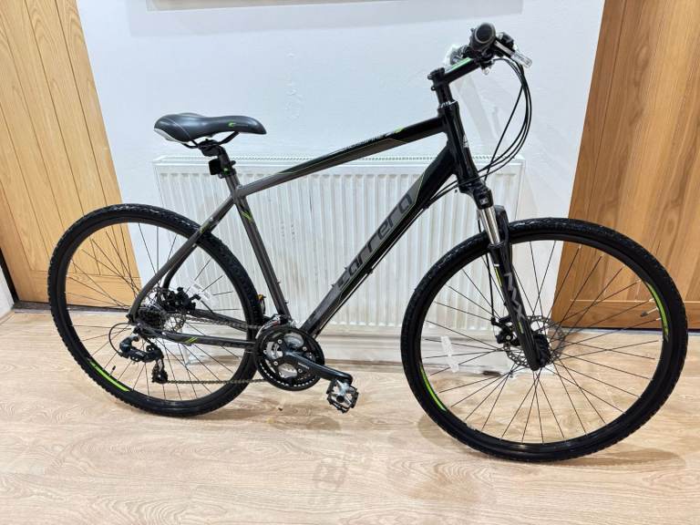 Carerra crossfire two hybrid bike in immaculate condition all fully working 