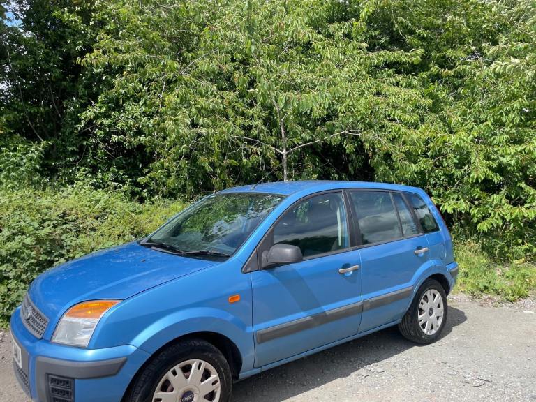FORD FUSION 1.4 ZETEC CLIMATE 09 REG BLUE SERVICE HISTORY MOT OCTOBER 10TH LOW INSURANCE 45+MPG
