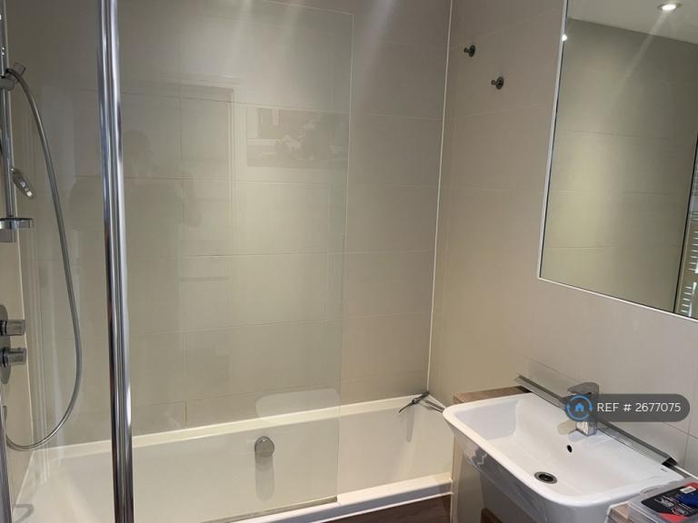 1 bedroom flat in Pandora Court, London, E16 (1 bed) (#2677075)