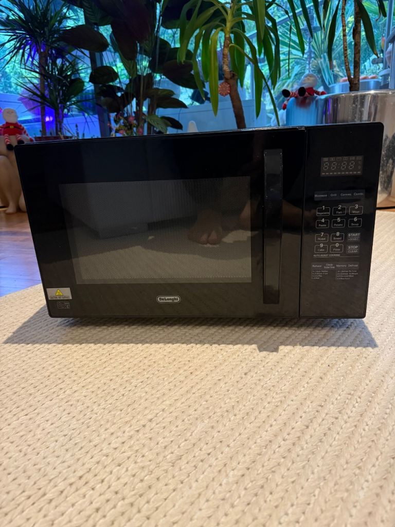 De’Longhi Microwave , grill and conventional oven 