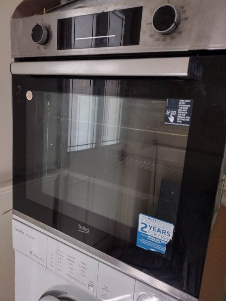Beko oven clean, good condition inside and out