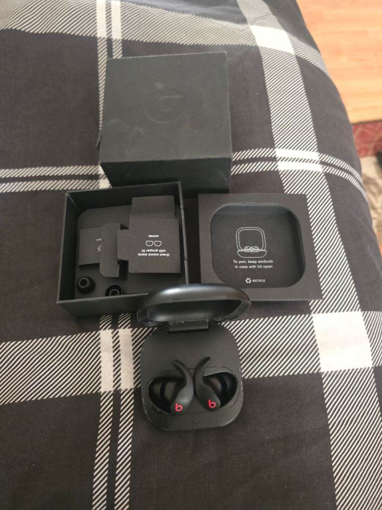 Beats Fit Pro Wireless Earbuds – Black, Good Condition