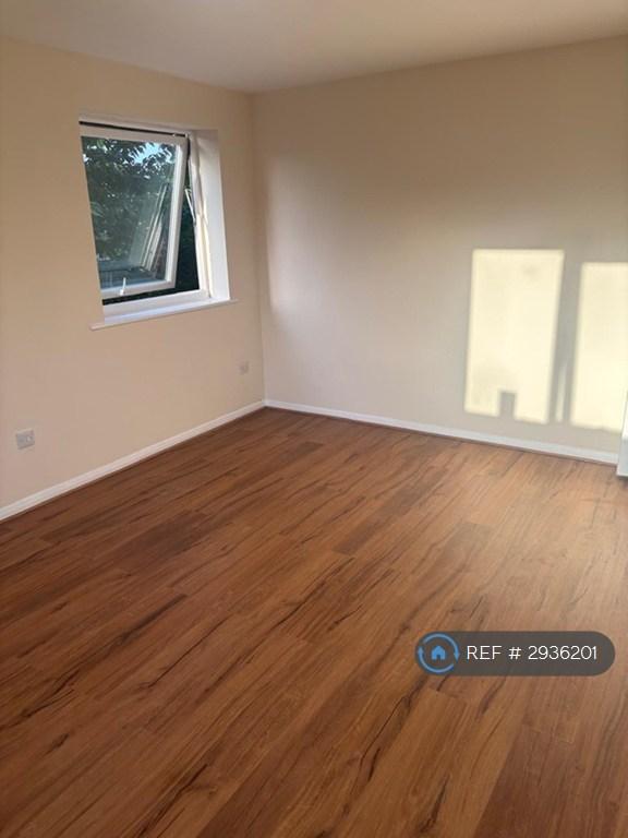 2 bedroom flat in Gurney Close, Barking, IG11 (2 bed) (#2936201)