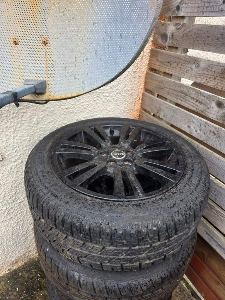 Range Rover alloys and brand new tyres 
