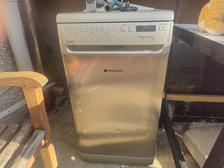 Hotpoint Ultima Dishwasher - Silver, Good Condition