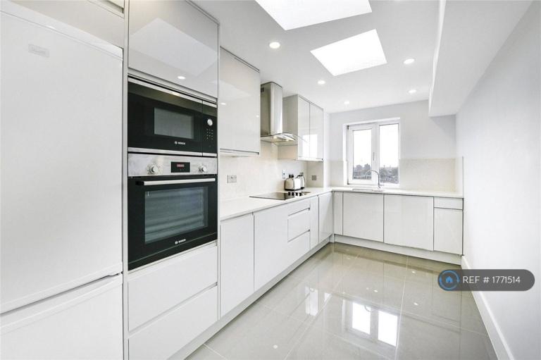 2 bedroom flat in Sloane Avenue, London, SW3 (2 bed) (#1771514)