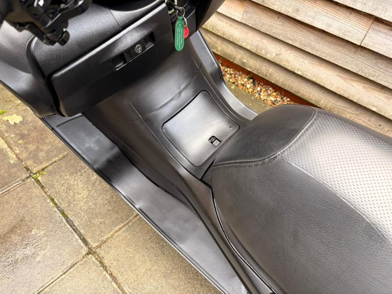 2010 / 10 Yamaha YP400 Majesty £1500 Silver 34049 miles.