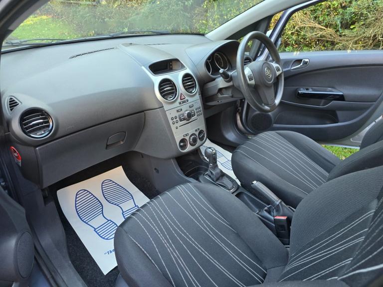 VAUXHALL CORSA 1.4 16v (A/C) EXCLUSIV - AUTOMATIC - 5 DOOR - SILVER *LOW MILES*