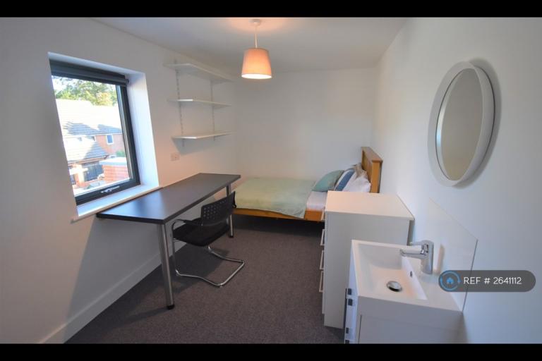 7 bedroom house in Hillside Court, Reading, RG1 (7 bed) (#2641112)