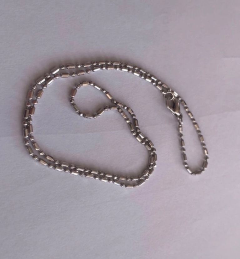 silver-toned link chain necklace