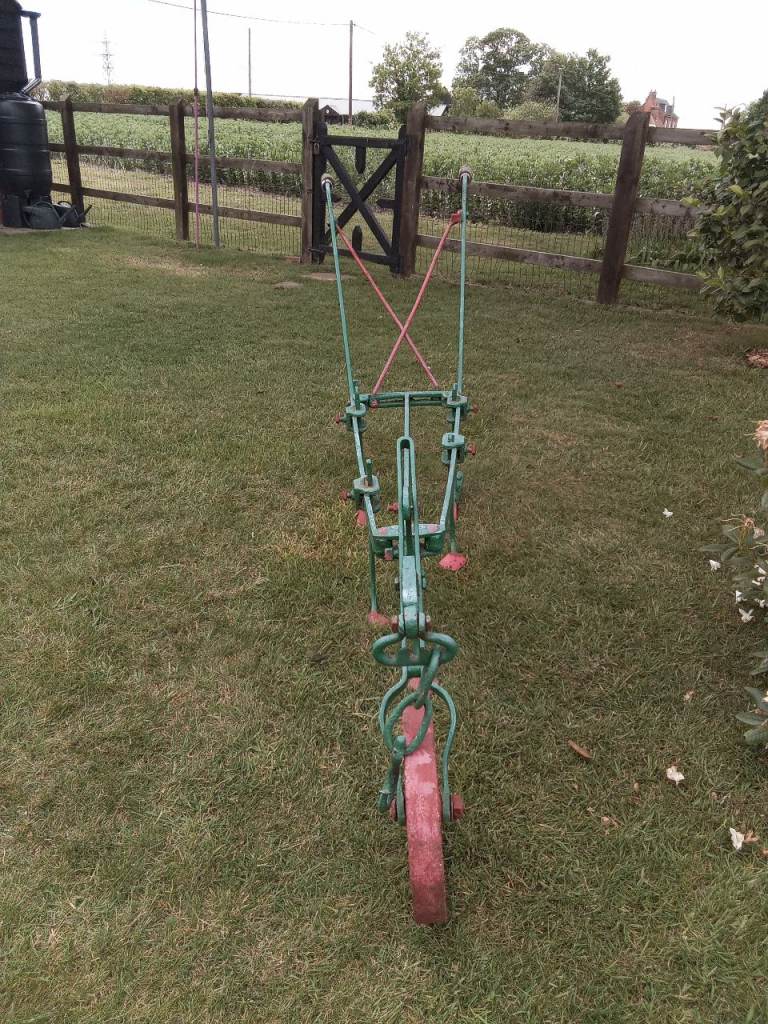 VINTAGE HORSE DRAWN PLOUGH/HOE BELIEVE IT TO BE A GARRET MAKE