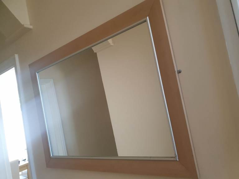 Wall mirror