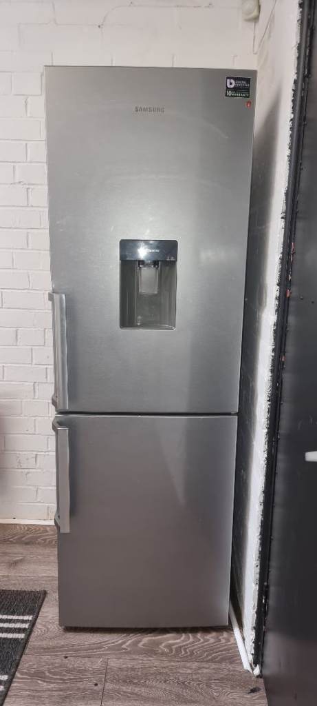 Samsung Fridge freezer with drink dispenser