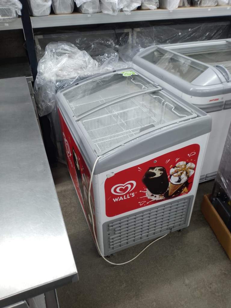 Walls ice cream display freezer used with baskets