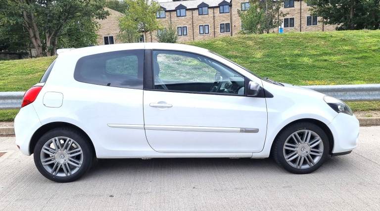 Cheap Renault Clio 1.2 Low Insurance 3Dr Full Service History Low Tax (CORSA FIESTA AYGO A3)
