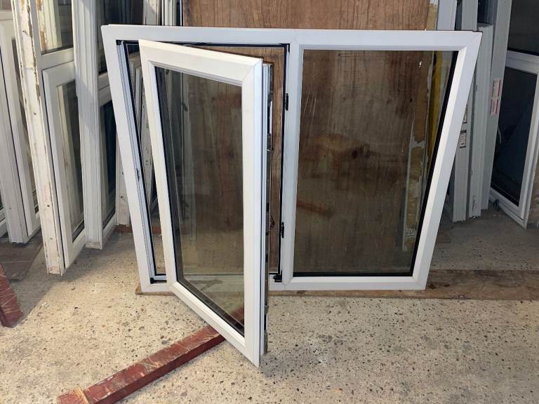 H 103.5 x W 121.5 cm**EXCELLENT CONDITION**UPVC TRIPLE GLAZED WINDOW - ONLY 1 YEAR OLD (REF: MJ311)